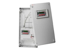 Měřicí a záznamová ústředna Comet MS6D v boxu s displ...